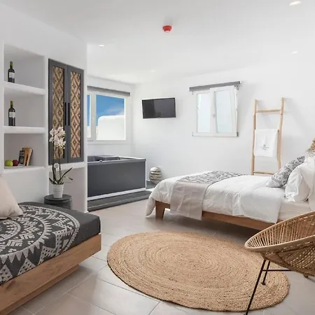 Apartamento σουίτα με θέα στη θάλασσα και εσωτερικό τζακούζι *
