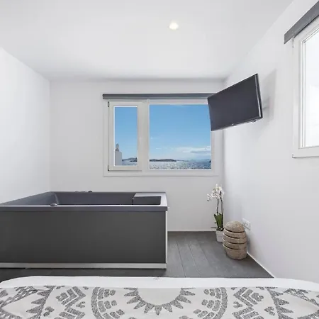 Apartamento σουίτα με θέα στη θάλασσα και εσωτερικό τζακούζι Mykonos Town